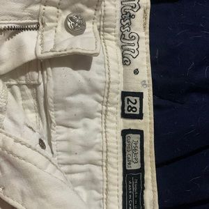 White miss me cuffed capris size 28